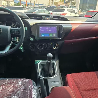 Toyota Hilux SR5 2.7 PETROL MANUAL DOUBLE CABIN-2