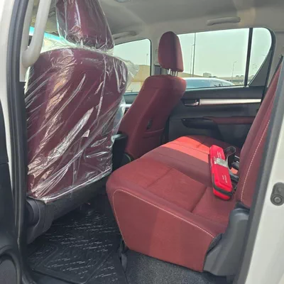 Toyota Hilux SR5 2.7 PETROL MANUAL DOUBLE CABIN-4