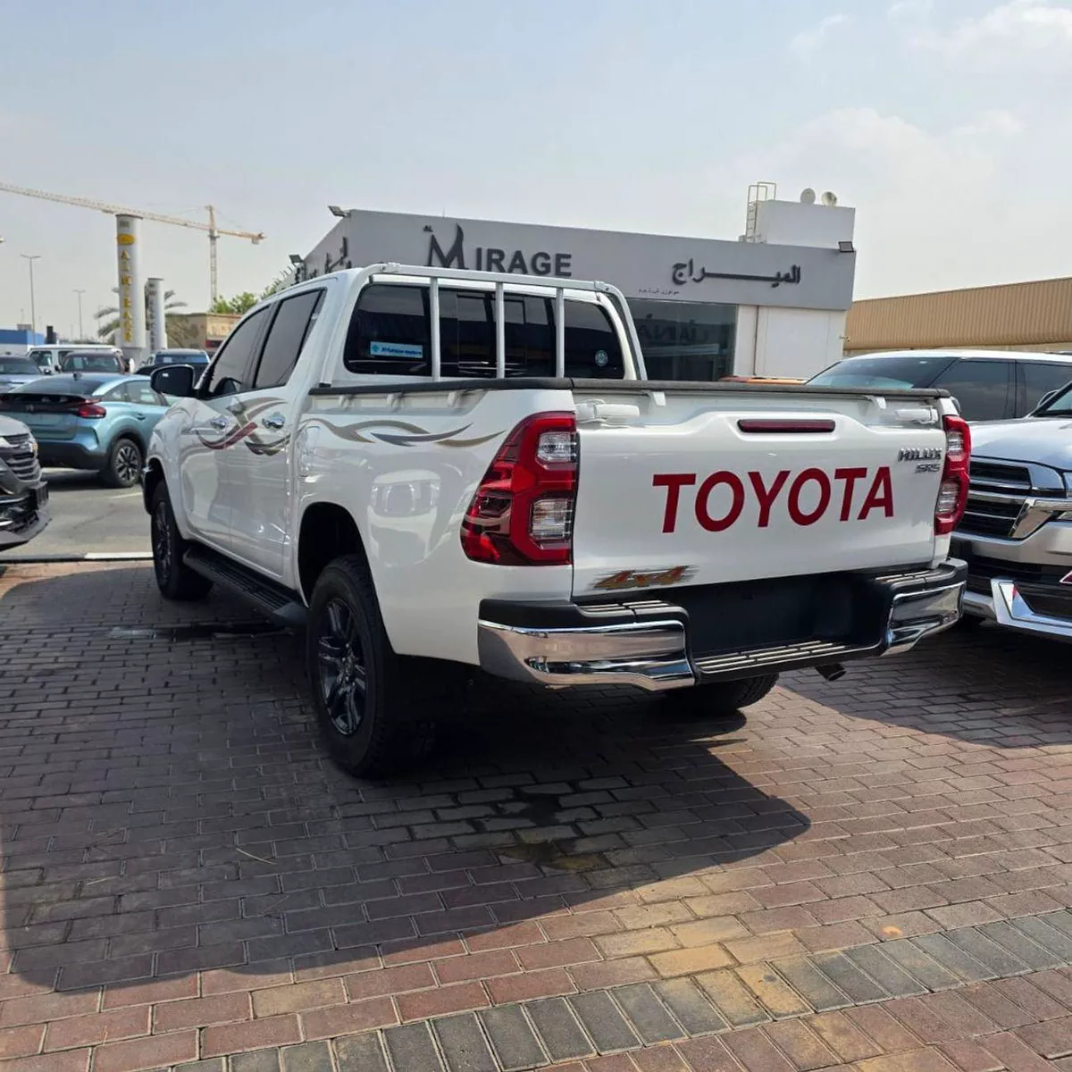 Toyota Hilux SR5 2.7 PETROL MANUAL DOUBLE CABIN-5-0