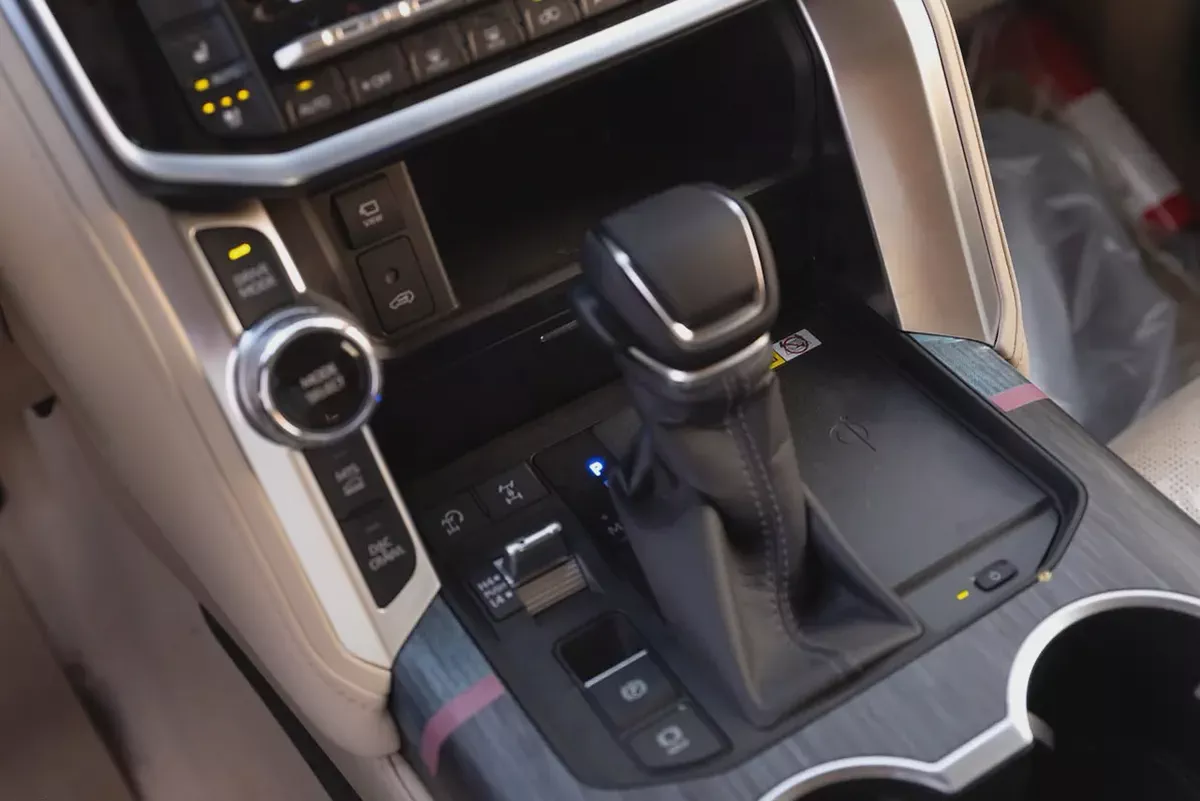 Brand New 2026 Toyota Land Cruiser VXR HAYBRID | GCC Specs | 0km-10-10