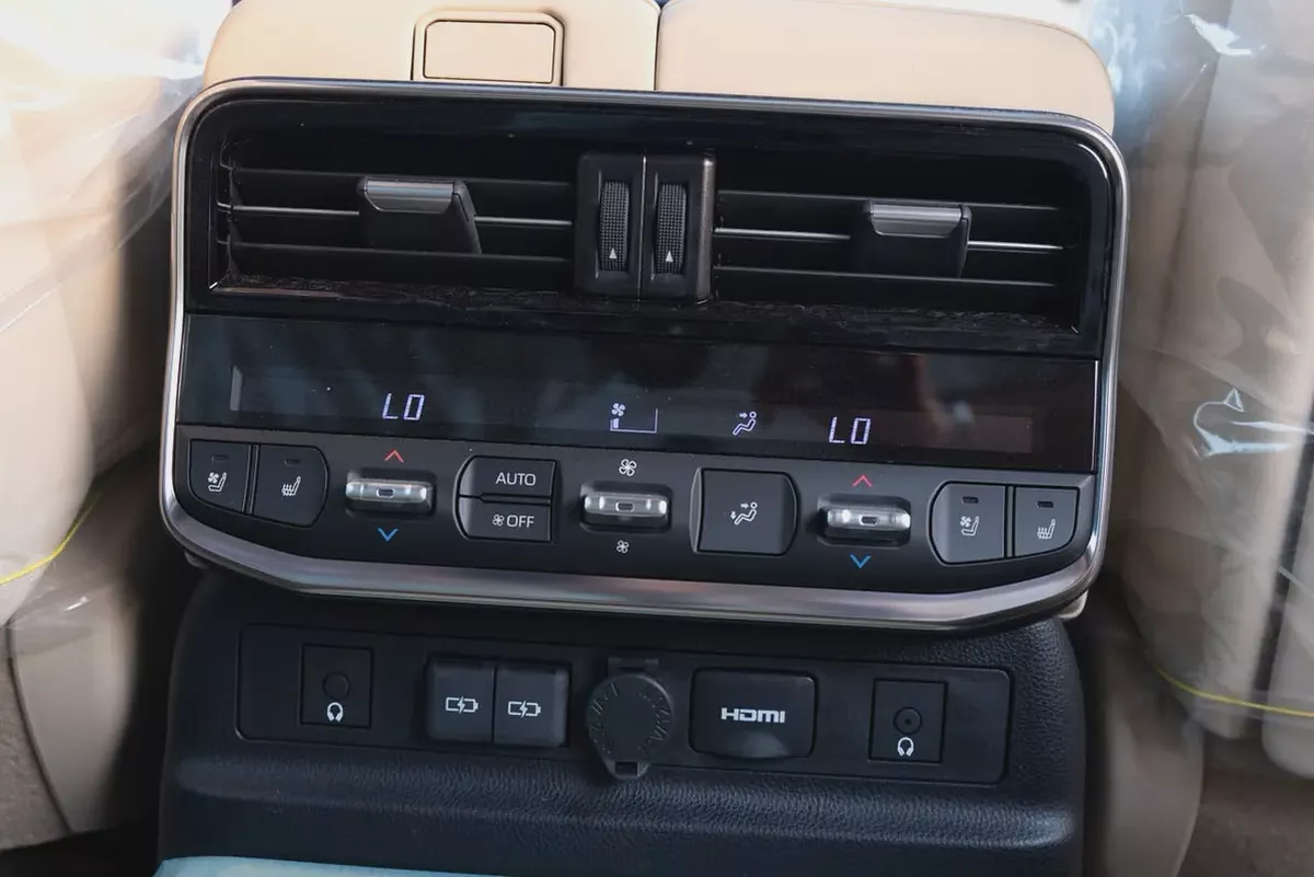 Brand New 2026 Toyota Land Cruiser VXR HAYBRID | GCC Specs | 0km-15-15