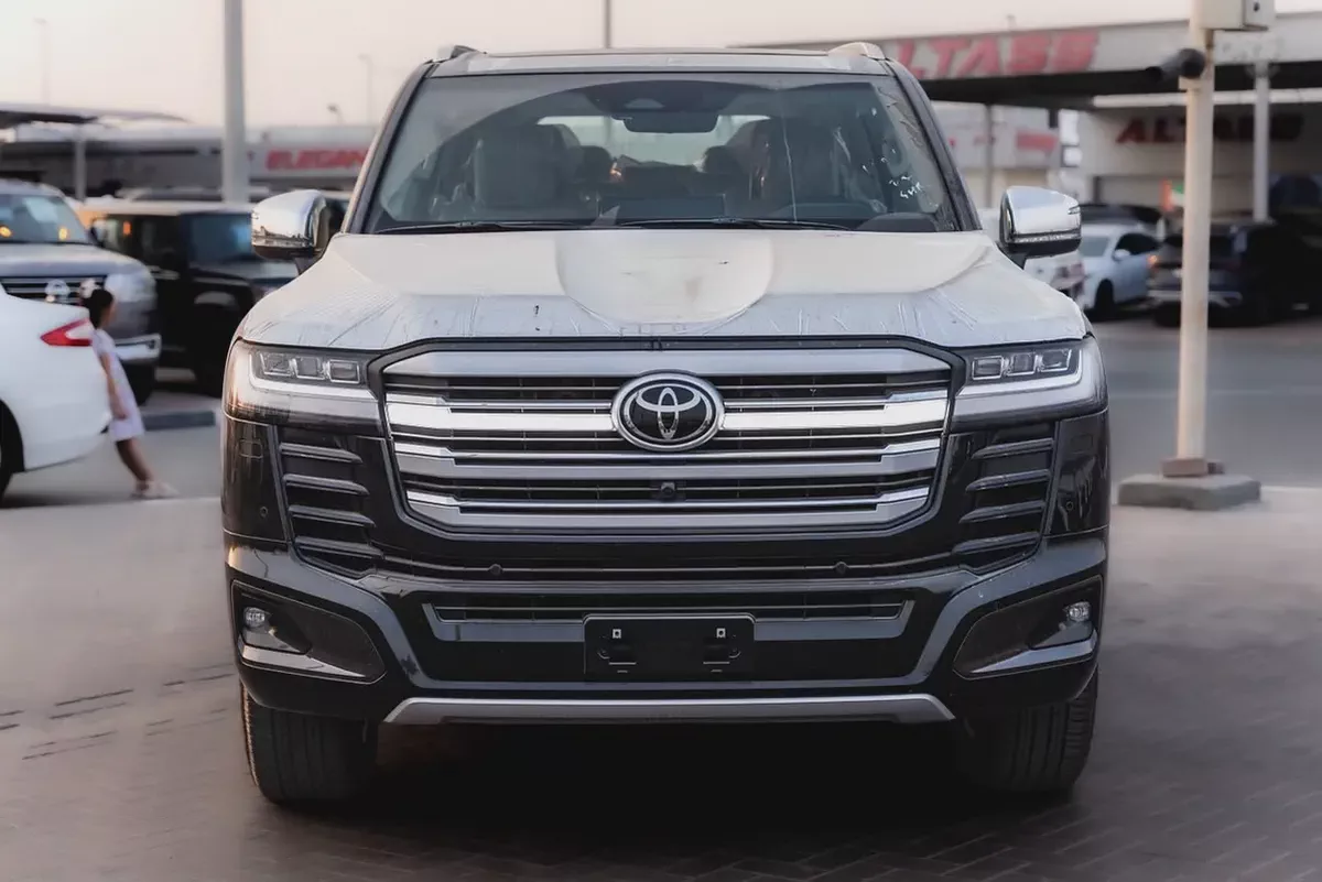 Brand New 2026 Toyota Land Cruiser VXR HAYBRID | GCC Specs | 0km-2-2