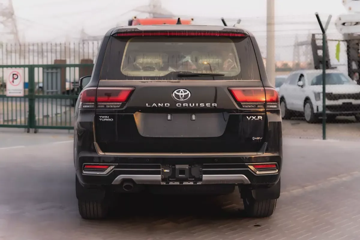 Brand New 2026 Toyota Land Cruiser VXR HAYBRID | GCC Specs | 0km-3-3