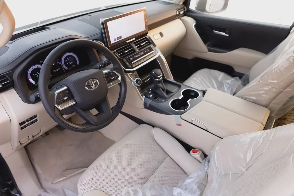 Brand New 2026 Toyota Land Cruiser VXR HAYBRID | GCC Specs | 0km-4-4