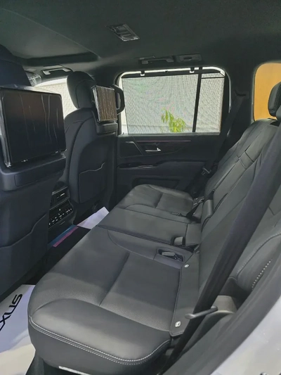 Lexus LX 700h Signature 2025 GCC Specs | Brand New Luxury Hybrid-5