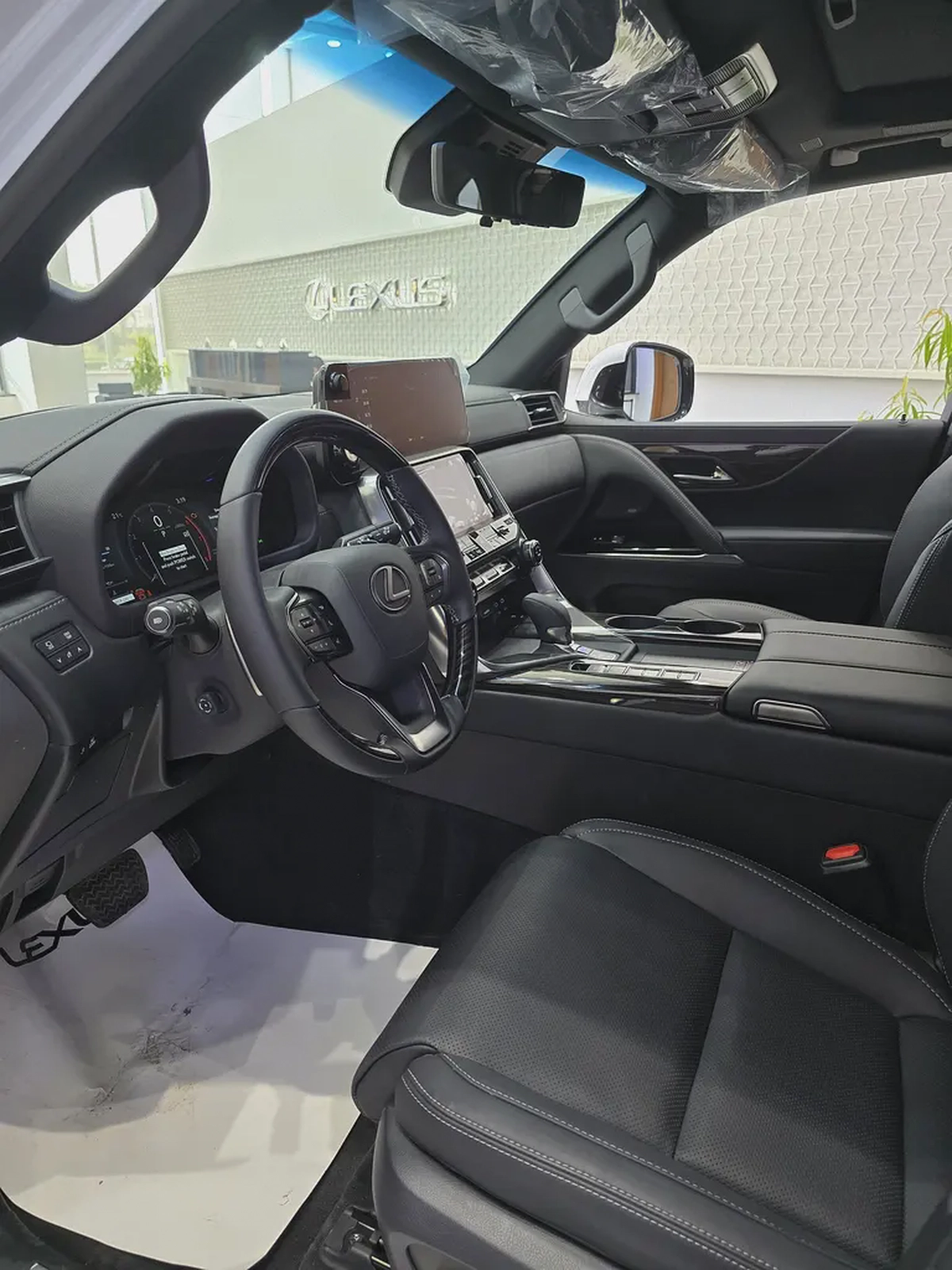 Lexus LX 700h Signature 2025 GCC Specs | Brand New Luxury Hybrid-4-4