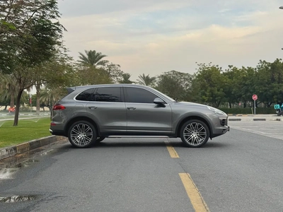 Porsche Cayenne Standard 2016 GCC Specs-9