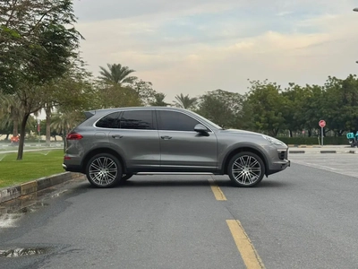 Porsche Cayenne Standard 2016 GCC Specs-4