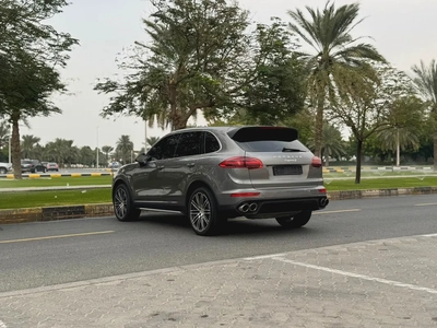 Porsche Cayenne Standard 2016 GCC Specs-5