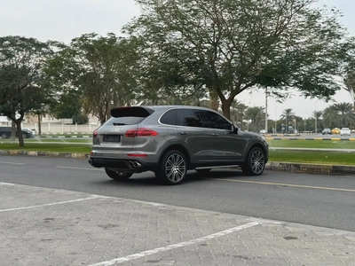 Porsche Cayenne Standard 2016 GCC Specs-8