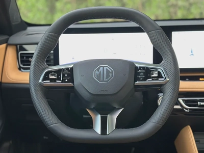 MG l HS LUXURY 2025 GCC I FULL OPTION-10