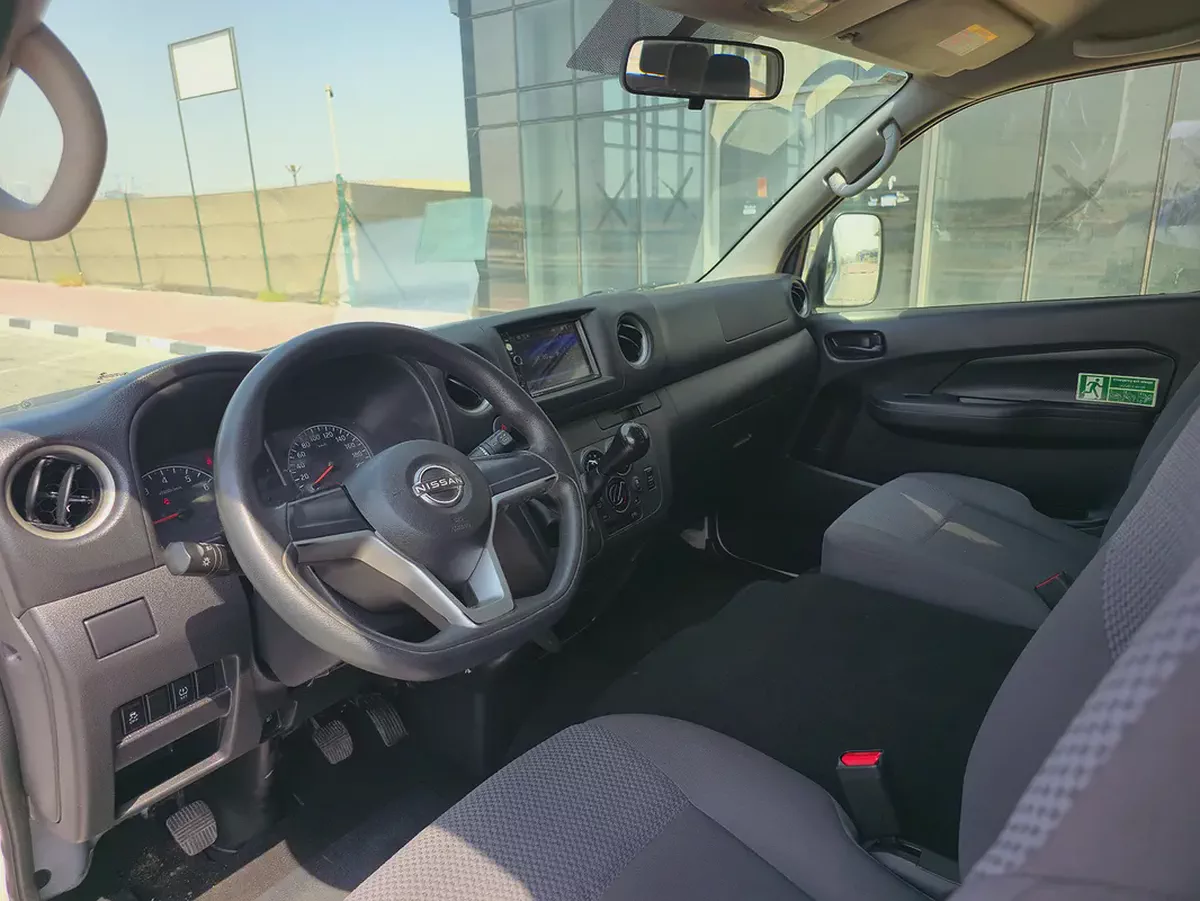 Nissan Urvan 13 Seater Manual 2023 Model GCC Specs With Full Service History In Perfect Condition-9-9