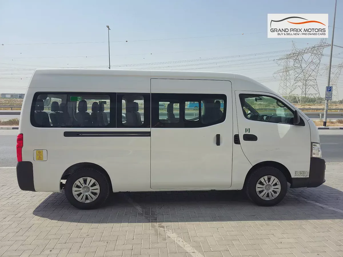 Nissan Urvan 13 Seater Manual 2023 Model GCC Specs With Full Service History In Perfect Condition-3-3