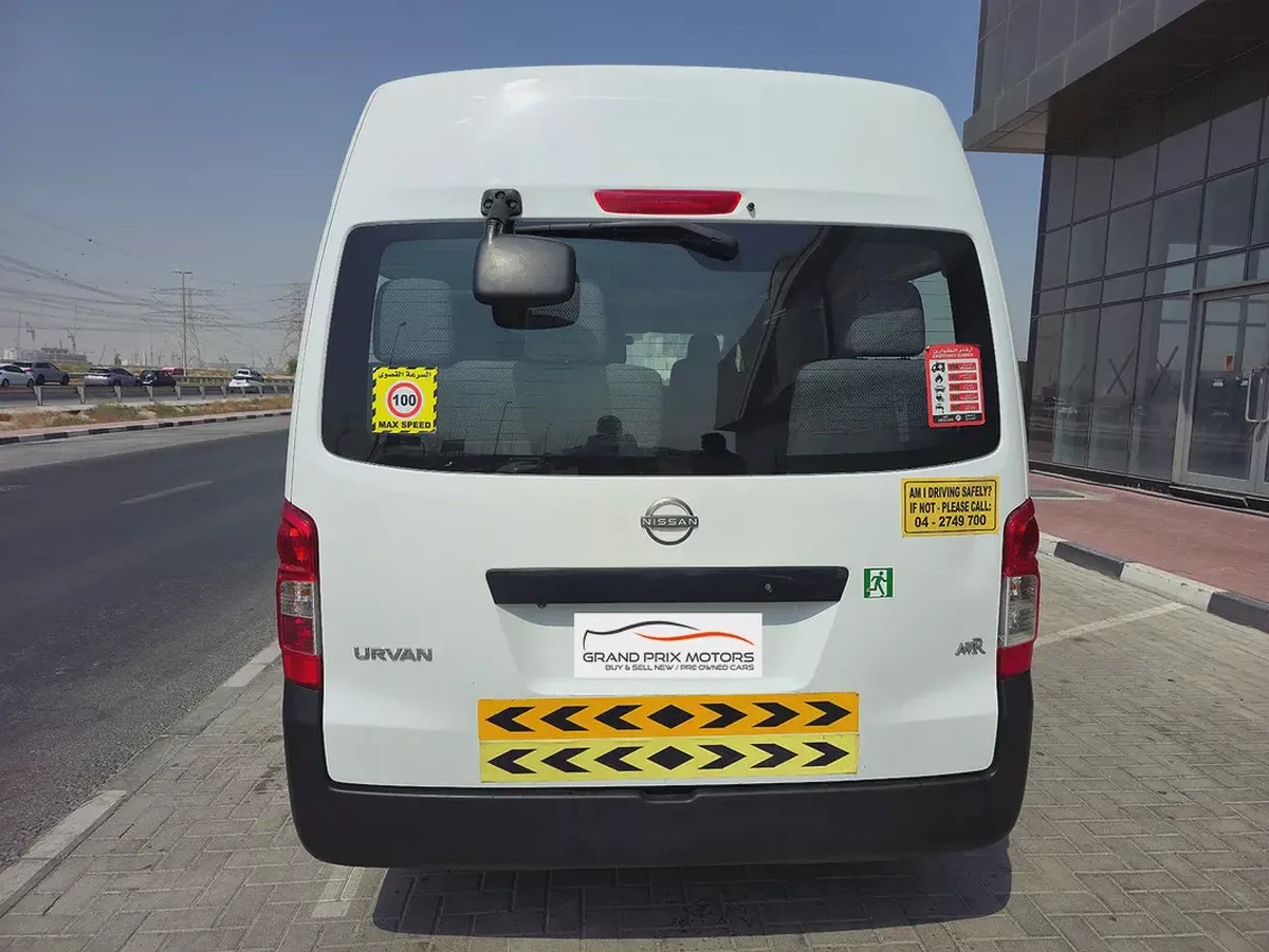Nissan Urvan 13 Seater Manual 2023 Model GCC Specs With Full Service History In Perfect Condition-7-7
