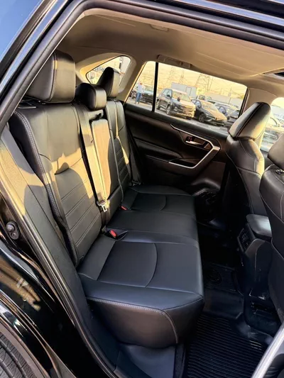 Toyota RAV4 XLE premium 2.5 L Full option-16
