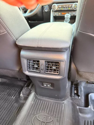Toyota RAV4 XLE premium 2.5 L Full option-18