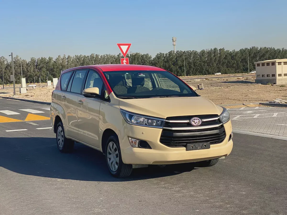 فقط 26500 درهم - تويوتا اينوفا - ⁦2021⁩ - محرك بترول - مواصفات خليجية - 7 مقاعد