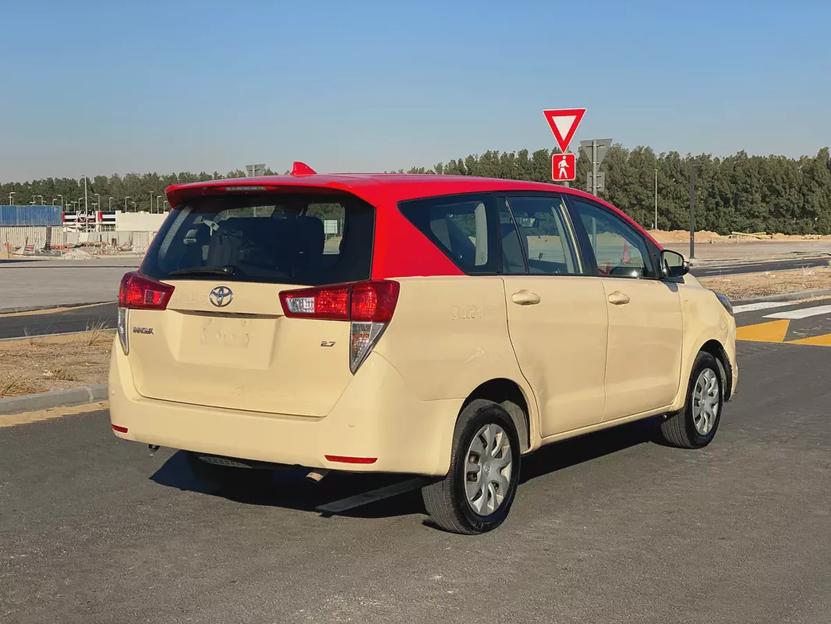 فقط 26500 درهم - تويوتا اينوفا - 2021 - محرك بترول - مواصفات خليجية - 7 مقاعد-5-5