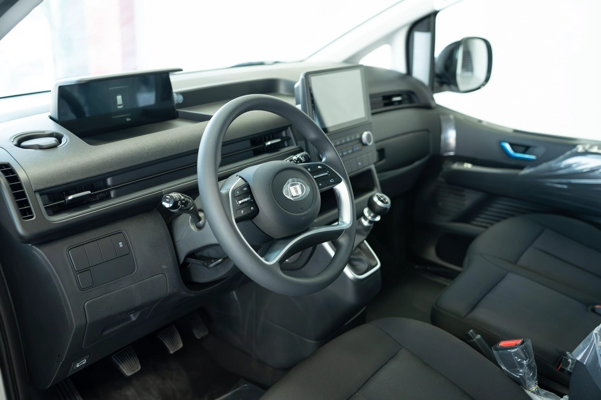HYUNDAI STARIA 2.2L TURBO 11 SEATS DIESEL 2026-5-5