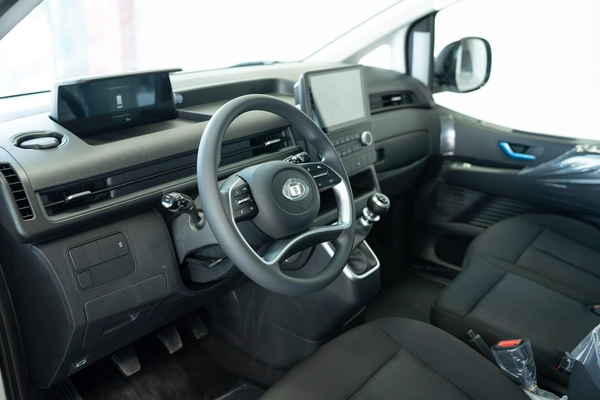 HYUNDAI STARIA 2.2L TURBO 11 SEATS DIESEL 2026