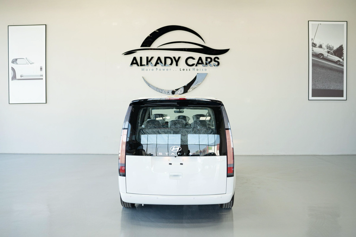 HYUNDAI STARIA 2.2L TURBO 11 SEATS DIESEL 2026-8-8