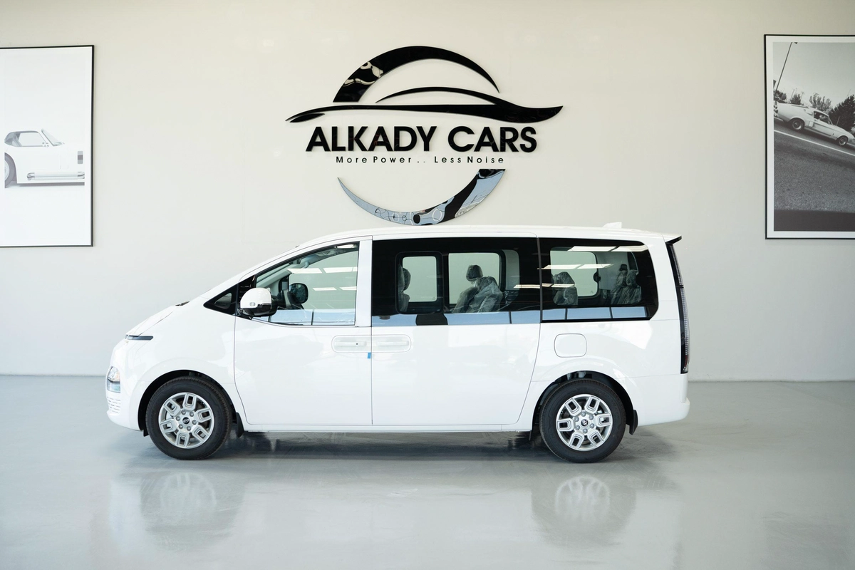 HYUNDAI STARIA 2.2L TURBO 11 SEATS DIESEL 2026-1-1