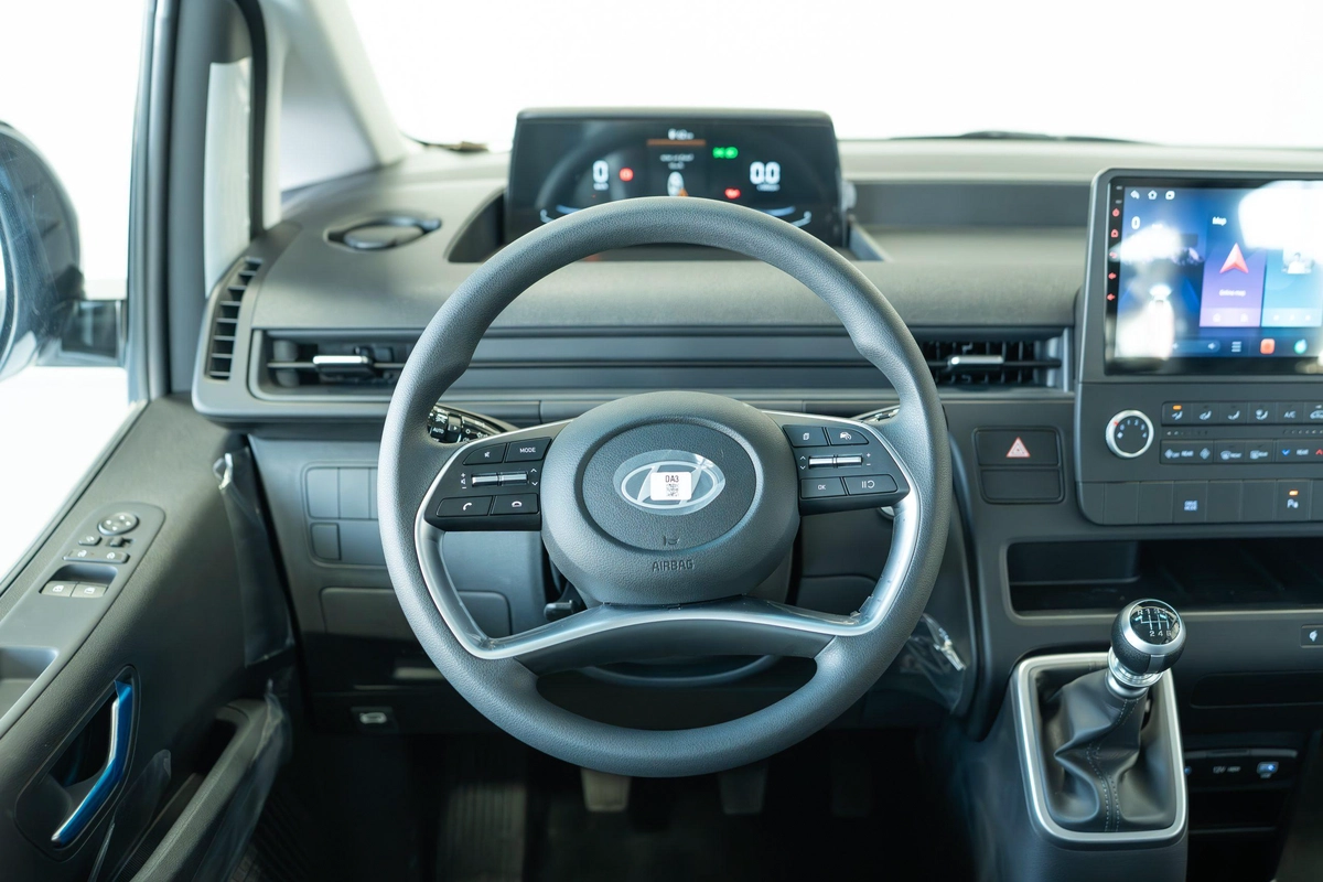 HYUNDAI STARIA 2.2L TURBO 11 SEATS DIESEL 2026-6-6