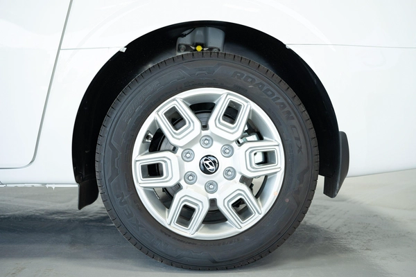 HYUNDAI STARIA 2.2L TURBO 11 SEATS DIESEL 2026