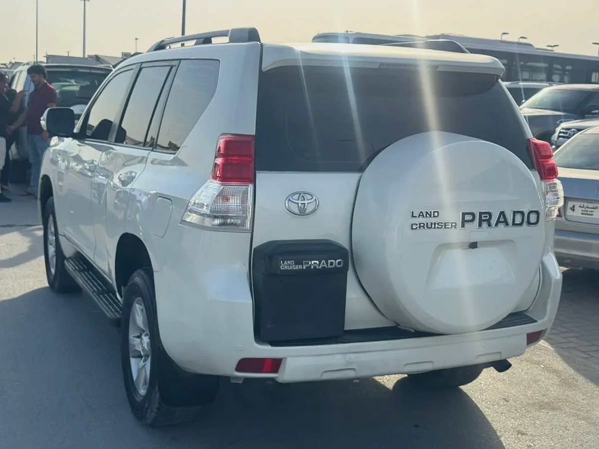 Toyota Prado 2013 white color GcC calen cR-1-1