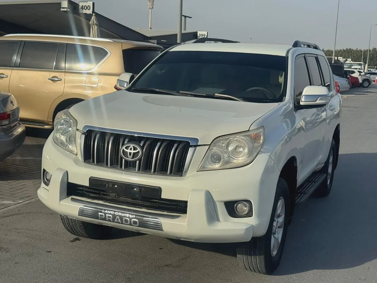 Toyota Prado 2013 white color GcC calen cR-3-3