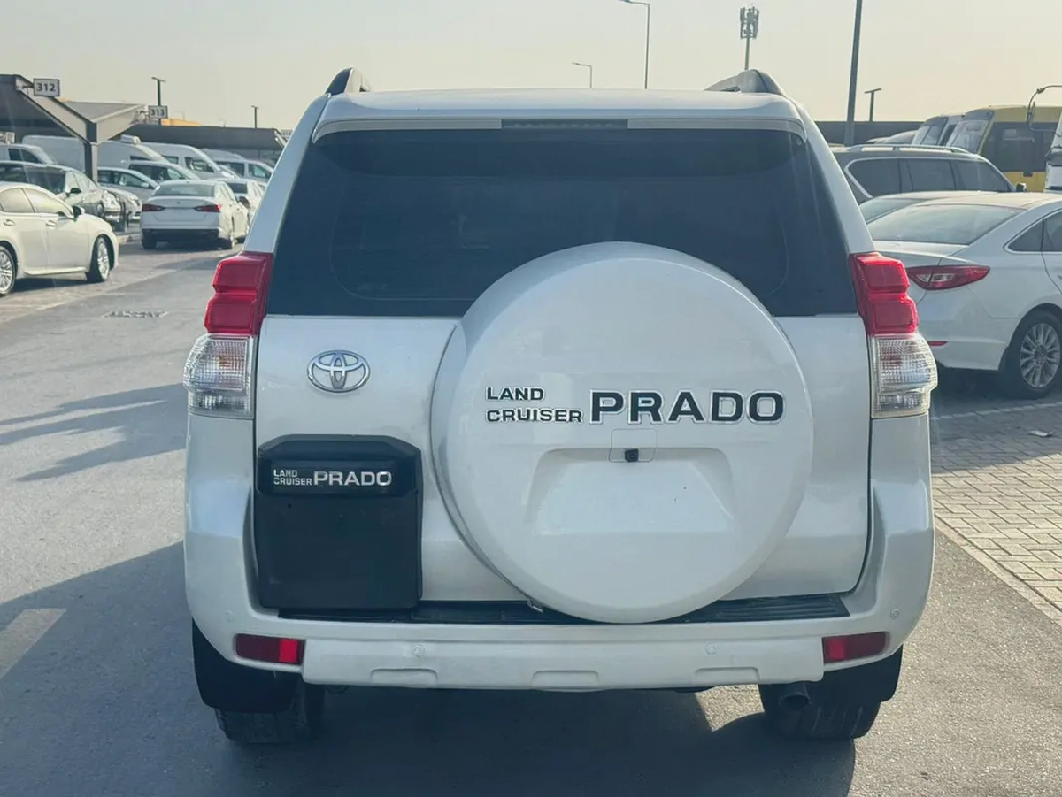 Toyota Prado 2013 white color GcC calen cR-4-4