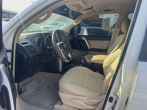 Toyota Prado 2013 white color GcC calen cR