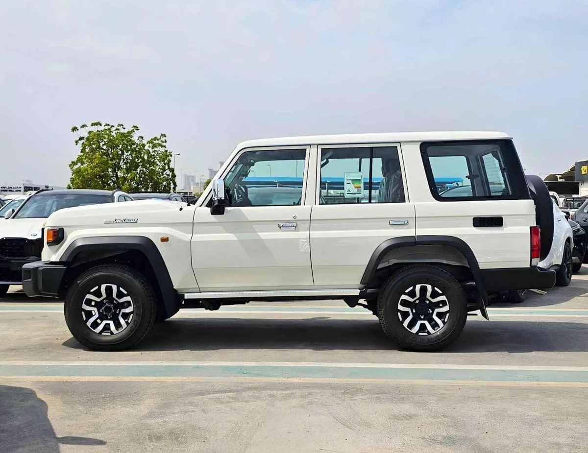 Toyota Land Cruiser 70 LC76 LX LC76 | 2.8L V4 DIESEL | 5 DOOR | DVD CAMER`| DIFF LOCK | LX FULL OPTION (CODE # HT76ZS)-2-0