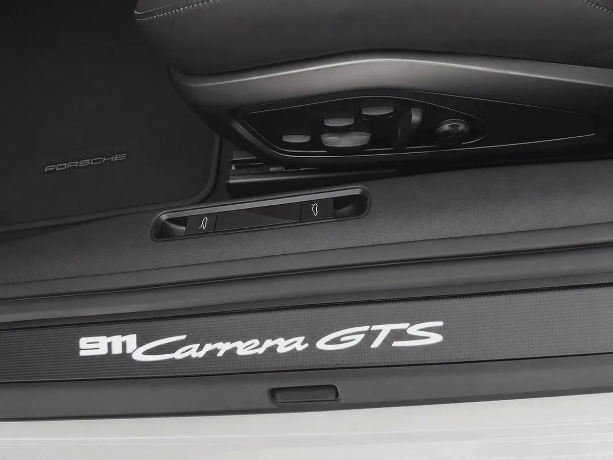 2026 Porsche 911 Carrera GTS - GCC Specs --10-10