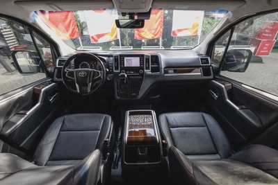 Toyota Granvia 2020-6