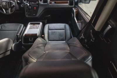 Toyota Granvia 2020-8