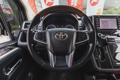 Toyota Granvia 2020-1