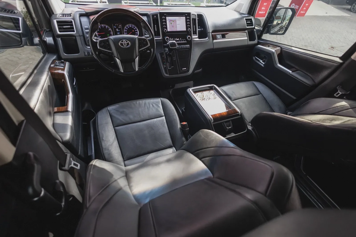 Toyota Granvia 2020-16-16