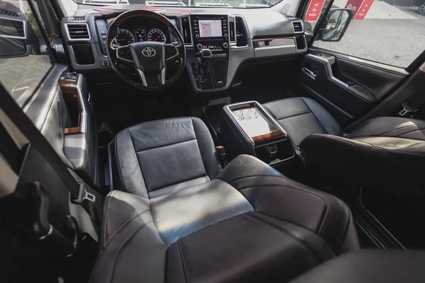 Toyota Granvia 2020