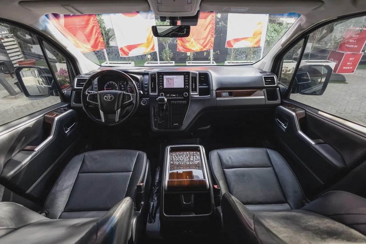 Toyota Granvia 2020-6-6