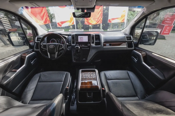 Toyota Granvia 2020