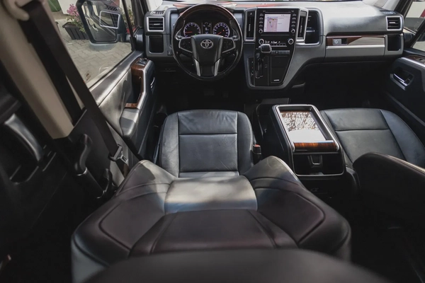 Toyota Granvia 2020