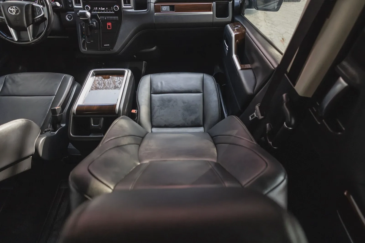 Toyota Granvia 2020-8-8