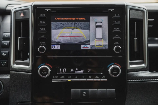 Toyota Granvia 2020
