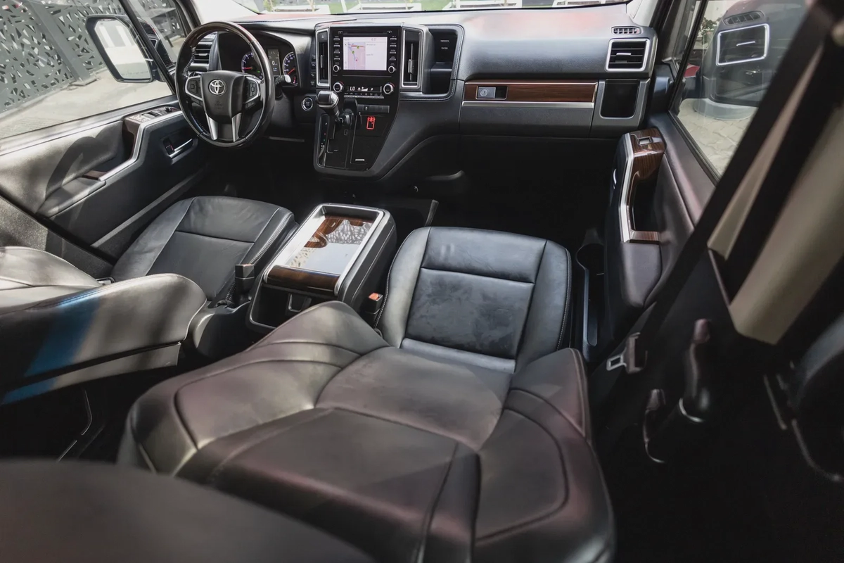 Toyota Granvia 2020-13-13