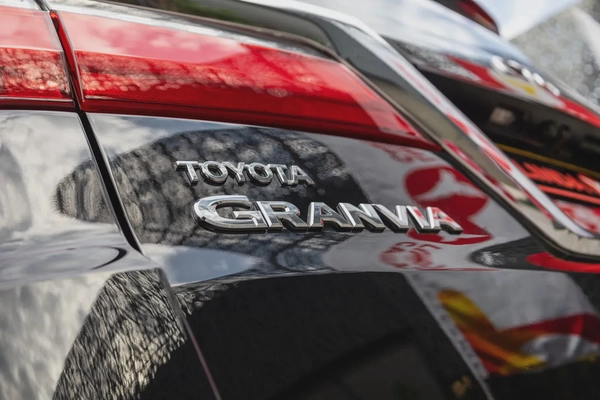 Toyota Granvia 2020
