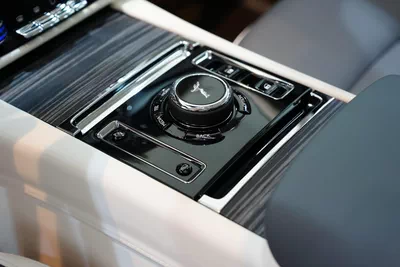 Rolls-Royce Spectre-9