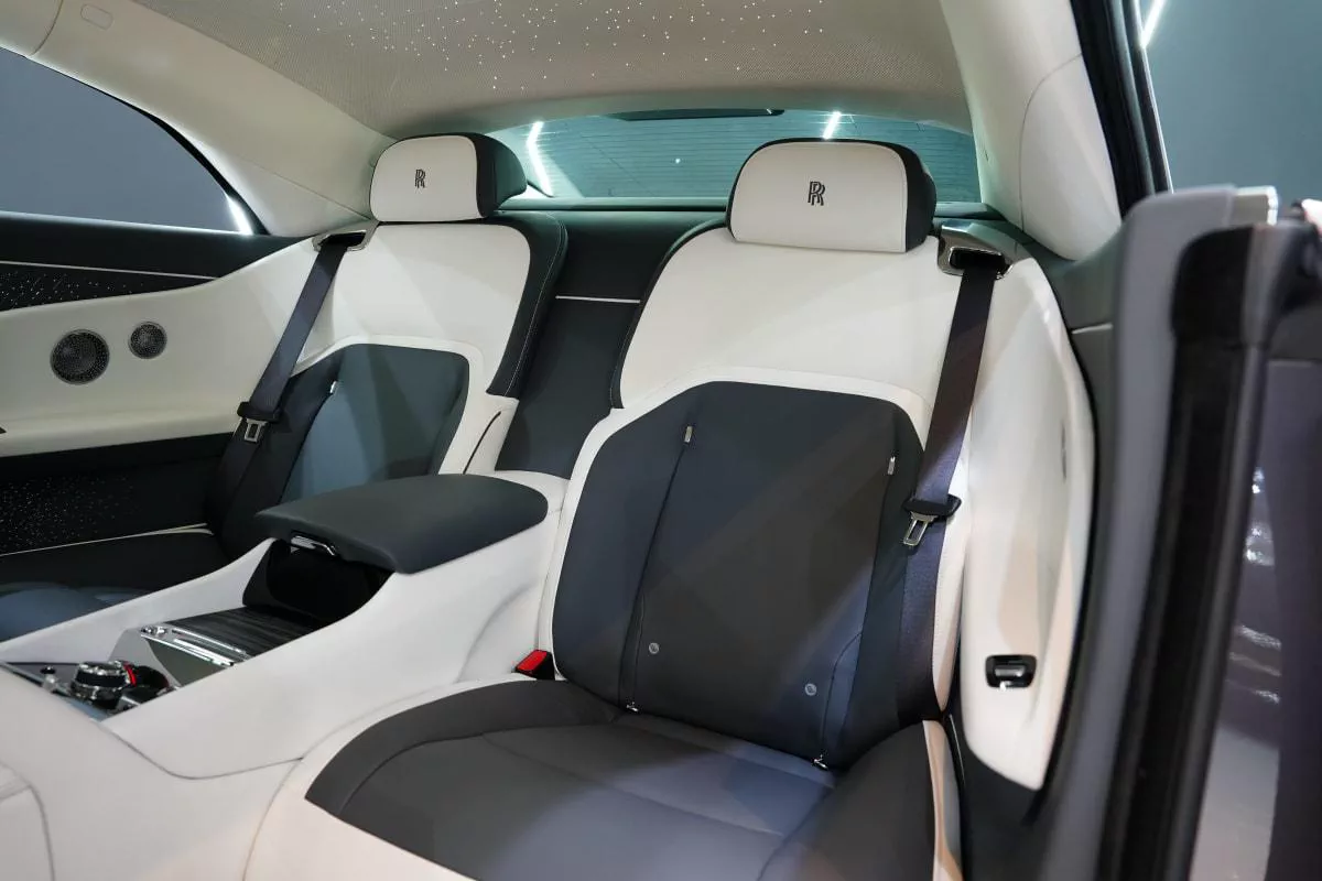 Rolls-Royce Spectre-2-2