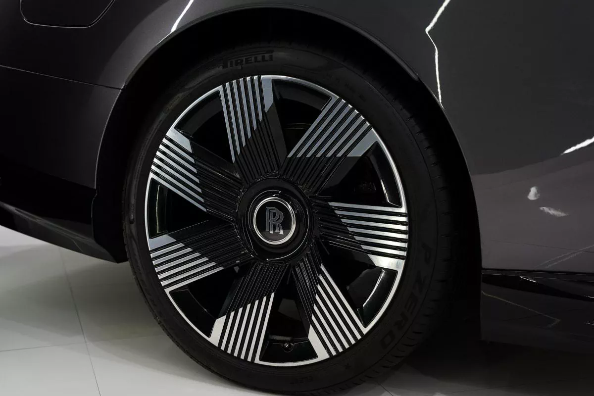 Rolls-Royce Spectre-13-13