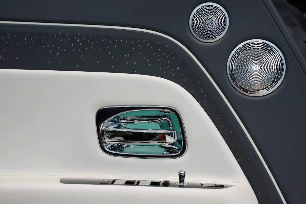Rolls-Royce Spectre-8-8